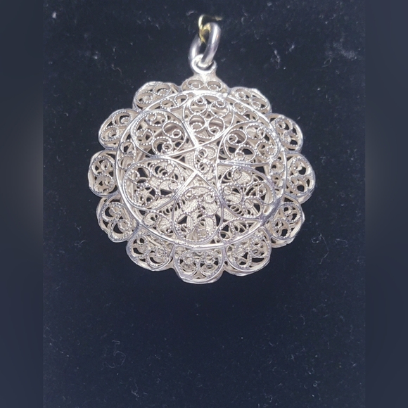Vintage Sterling Silver Floral Filigree Locket Charm Pendant - Picture 5 of 6
